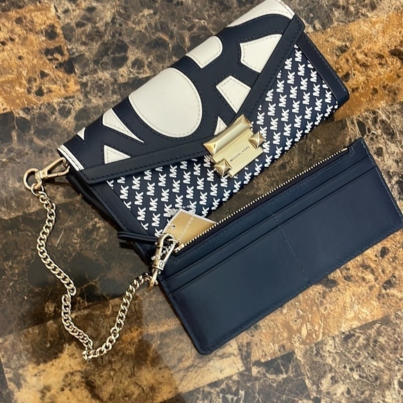 Michael Kors Whitney MK large graphic logo chain wallet - Picture 15 of 15